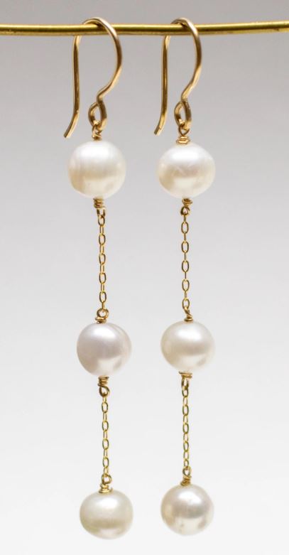 Boucles d'oreilles pendantes chaîne Maisie triple perle
