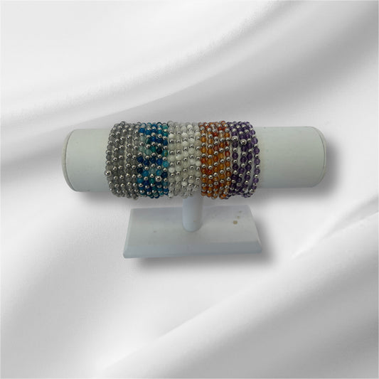 Petit bracelet perlé avec breloque