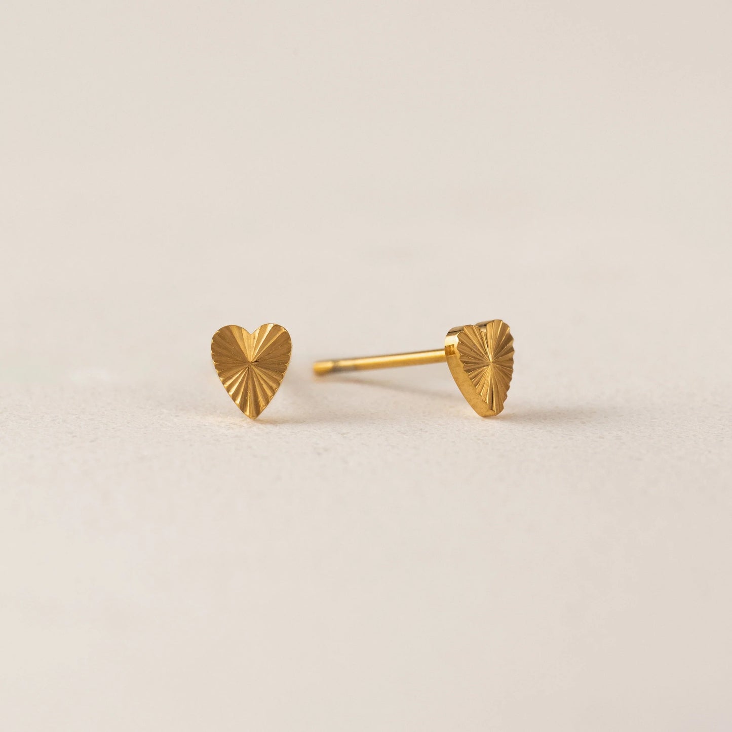 Fluted Heart Studs Gold