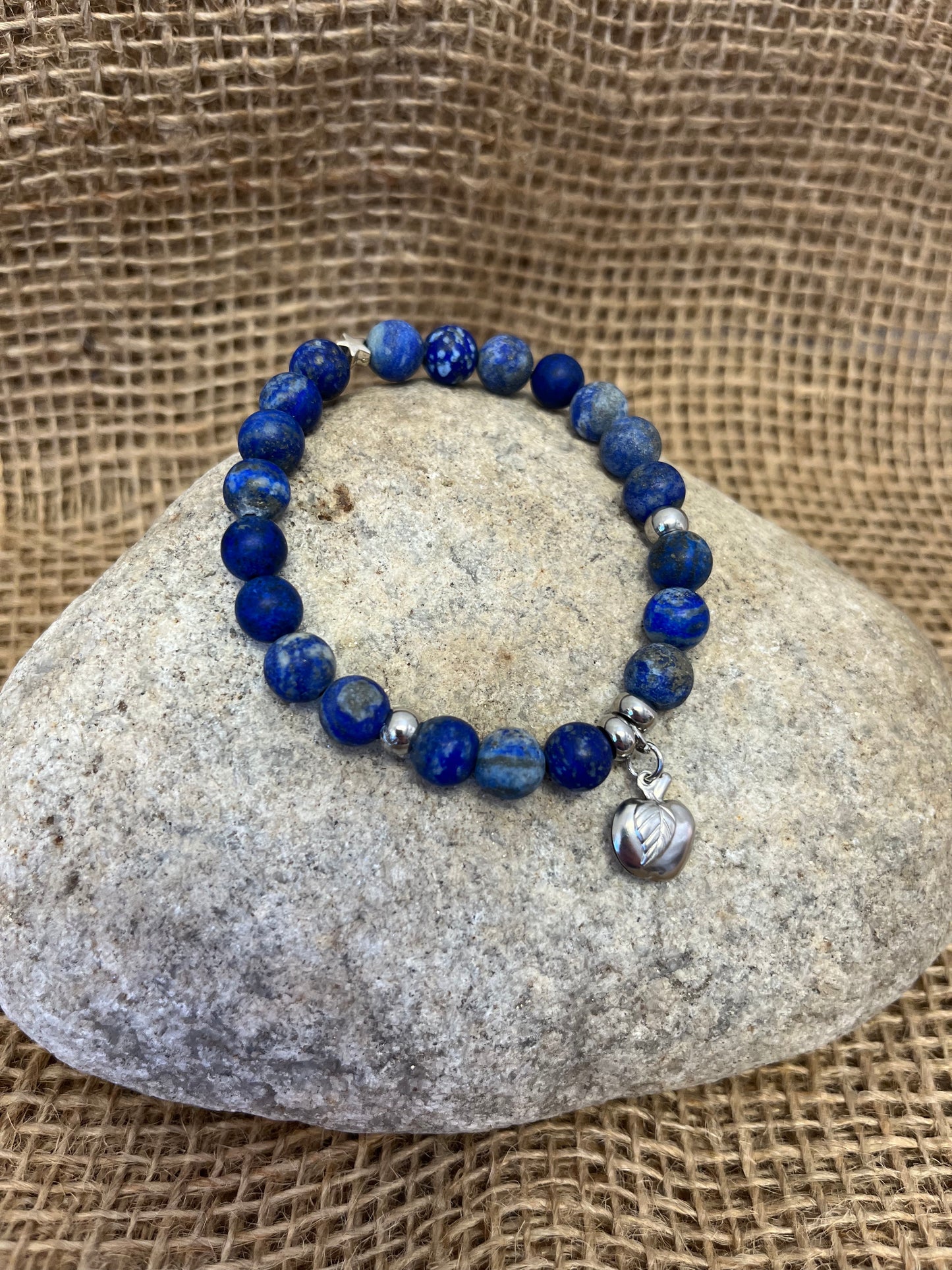 Bracelet Lapis Lazuli avec Breloque Pomme